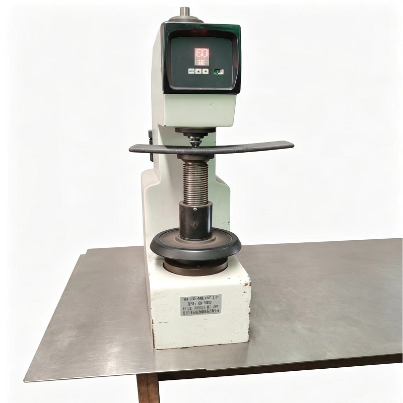 Brinell hardness tester testing truck leaf spring hardness in factory